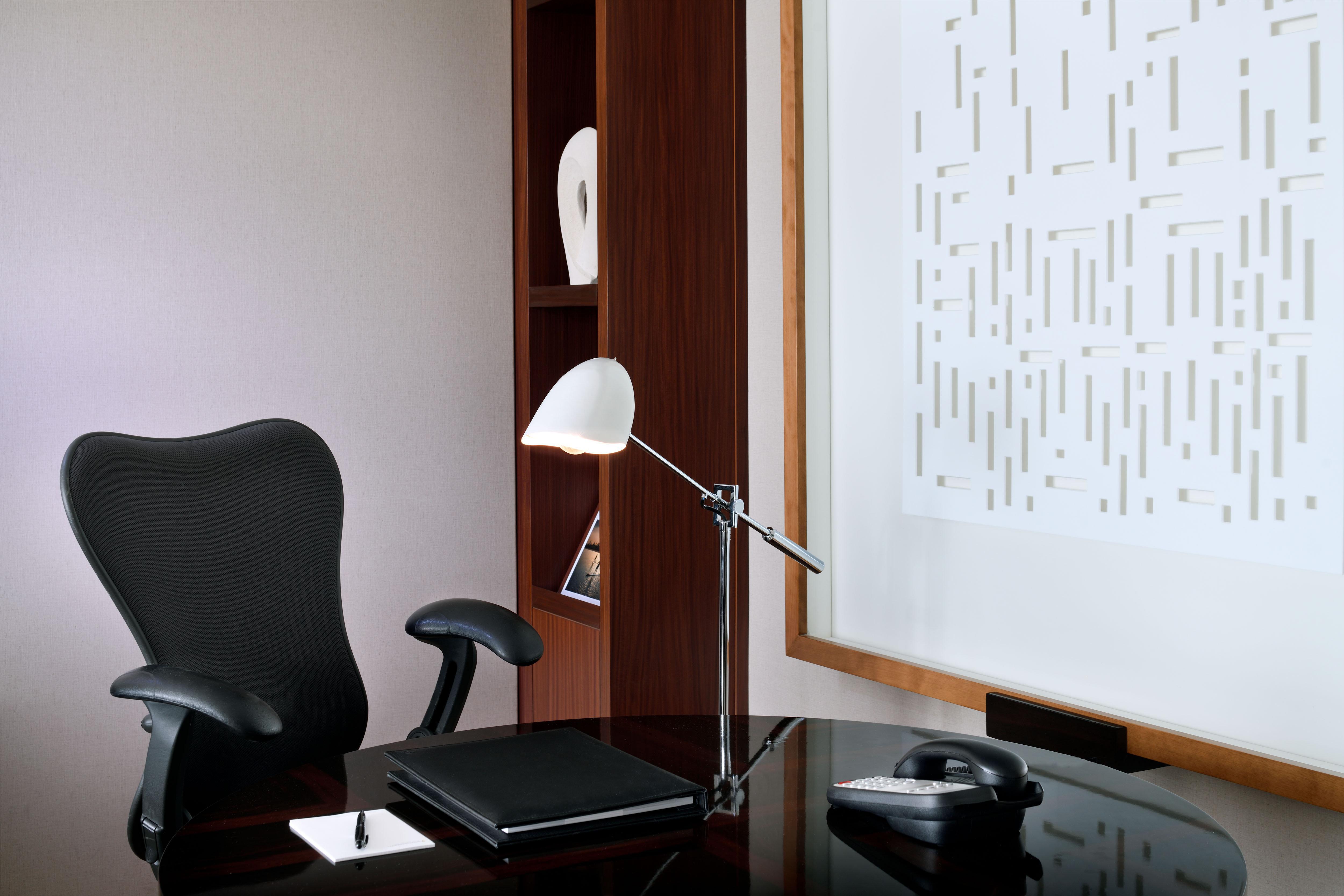 Intercontinental Dubai Festival City By Ihg Exteriör bild A modern office