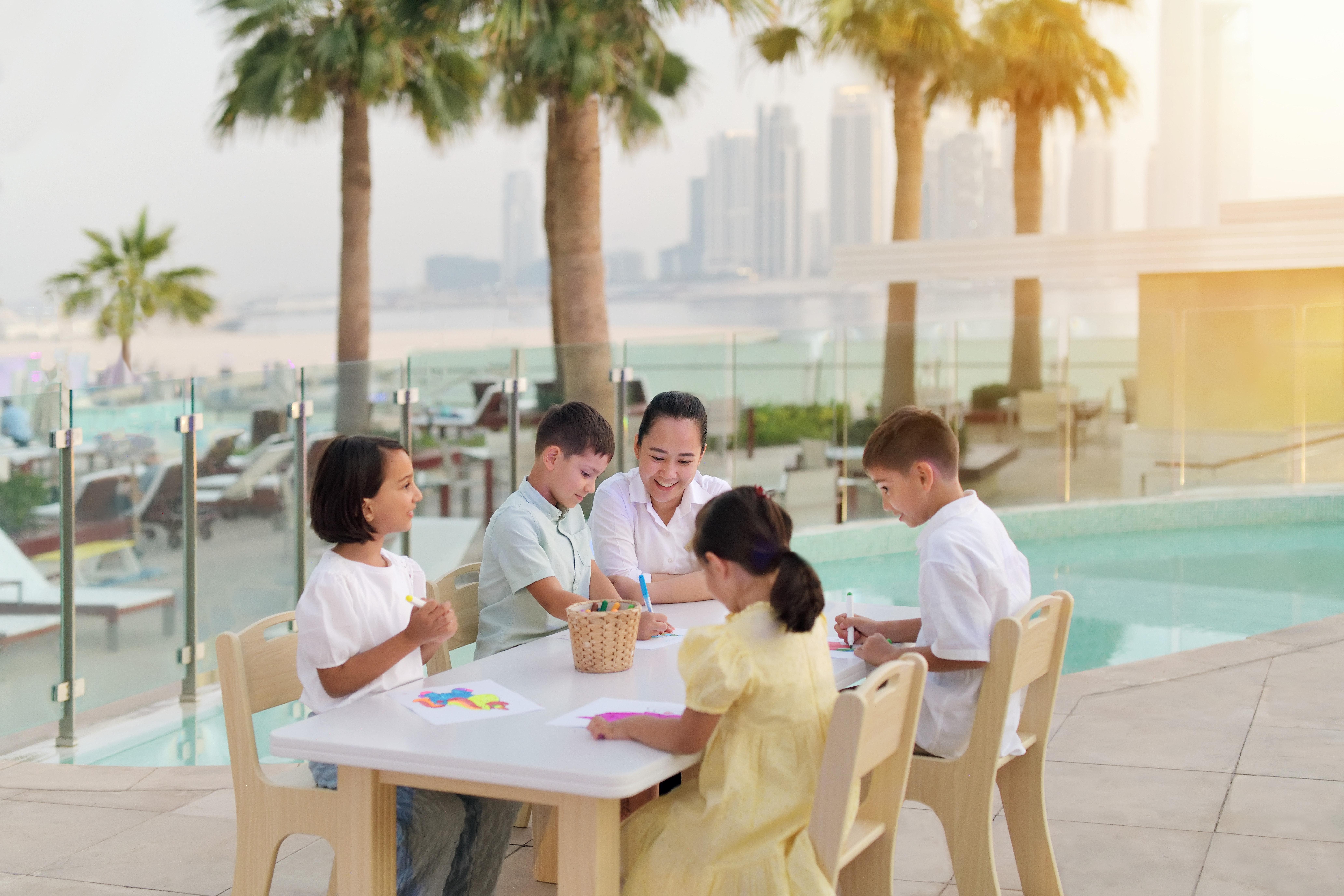 Intercontinental Dubai Festival City By Ihg Exteriör bild Raffles International School Dubai