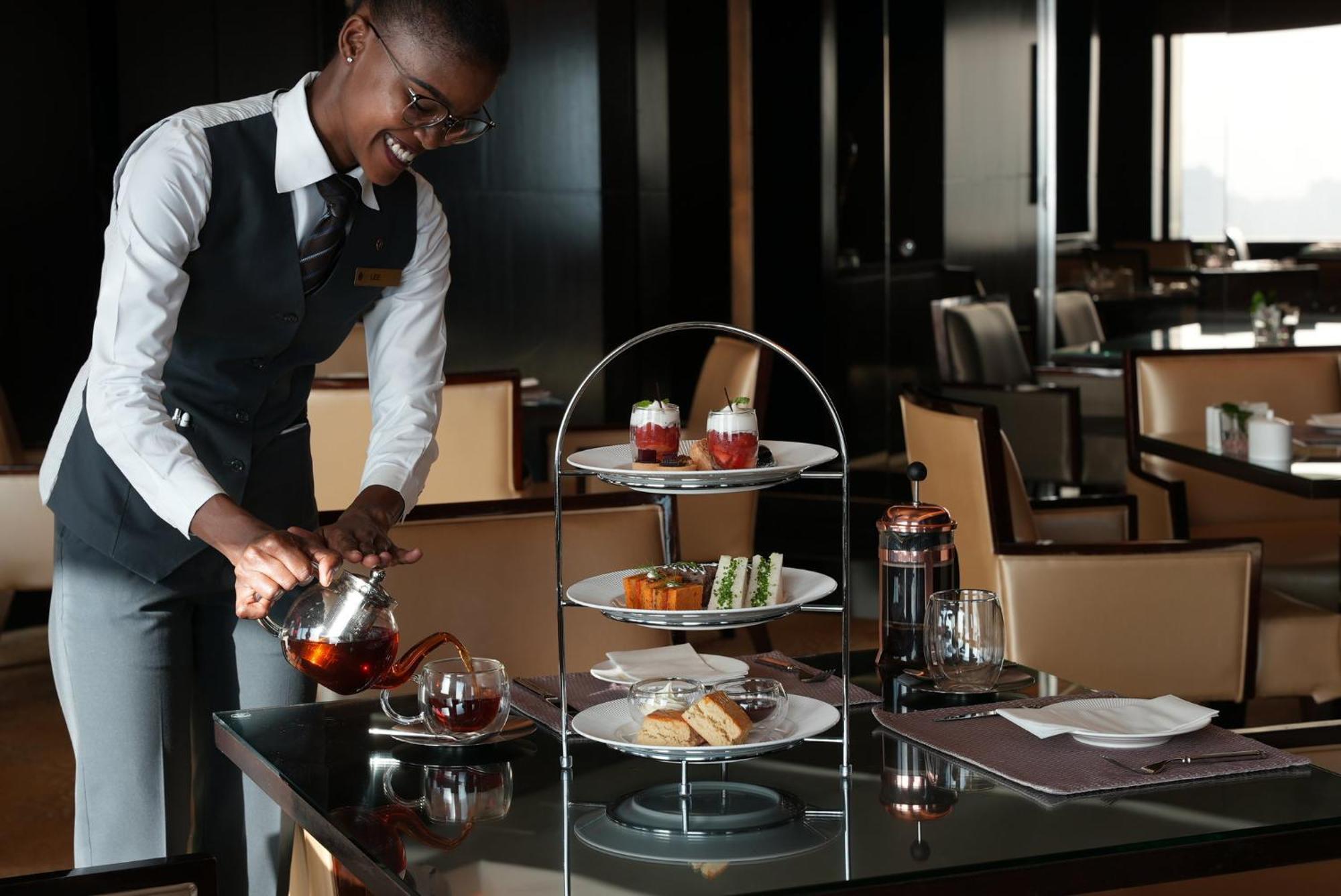 Intercontinental Dubai Festival City By Ihg Exteriör bild Afternoon tea at the Emirates Lounge in Dubai International Airport