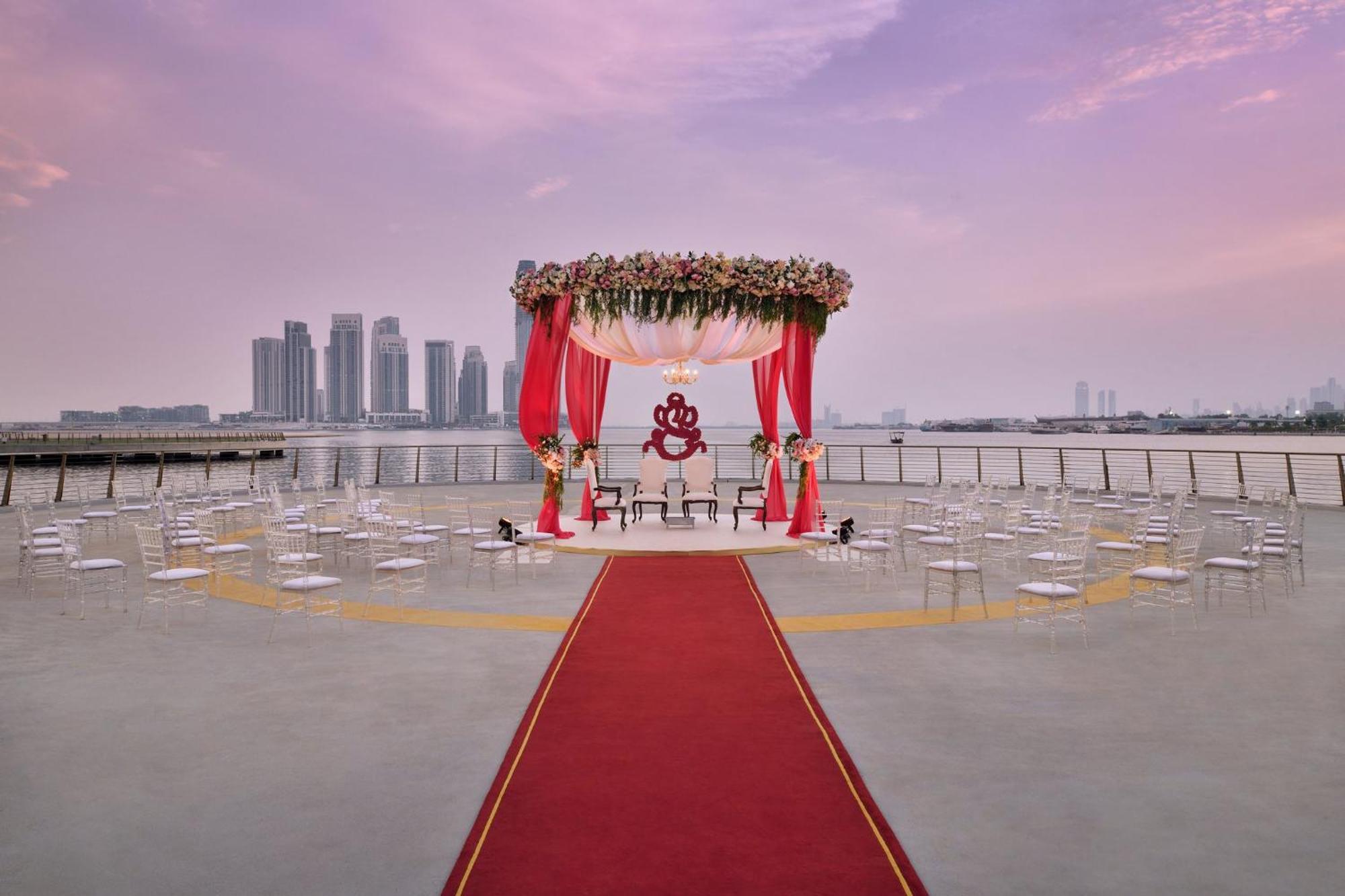 Intercontinental Dubai Festival City By Ihg Exteriör bild The Wedding Deck
