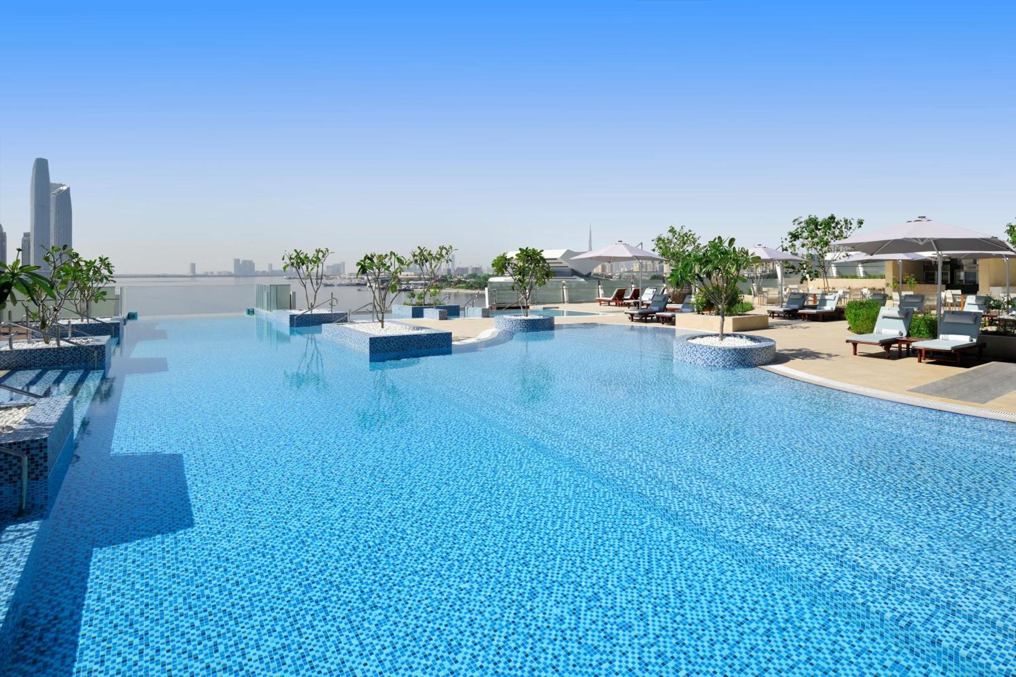 Intercontinental Dubai Festival City By Ihg Exteriör bild The swimming pool at the Address Downtown