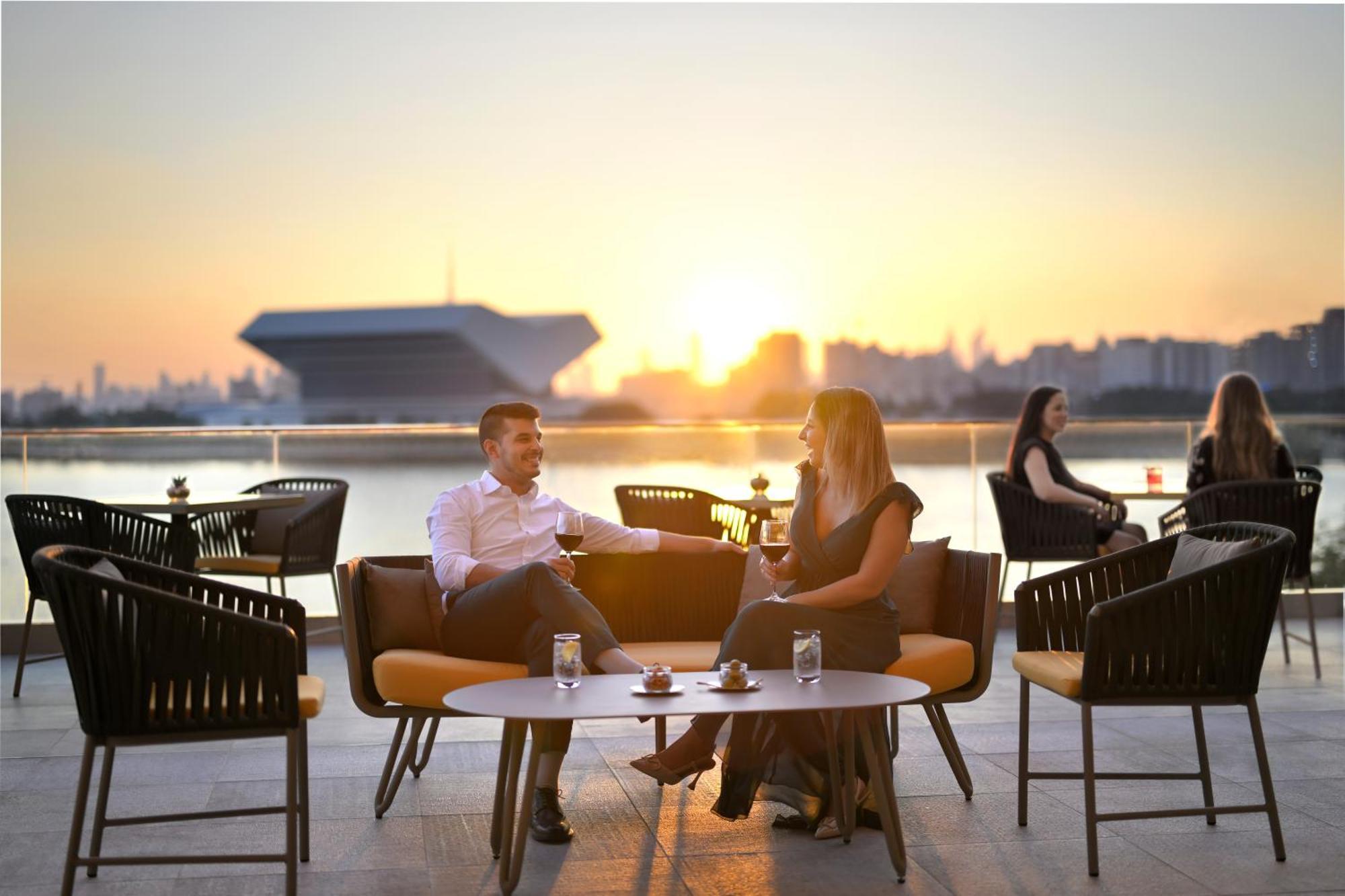 Intercontinental Dubai Festival City By Ihg Exteriör bild View from the rooftop bar