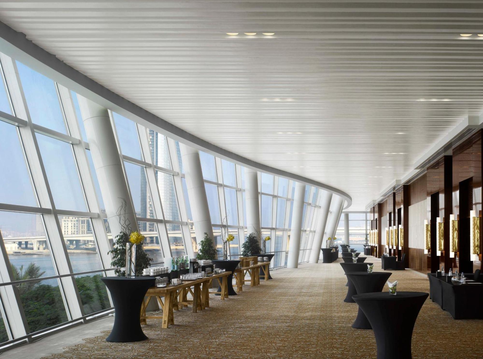 Intercontinental Dubai Festival City By Ihg Exteriör bild The 360° Sky Lounge